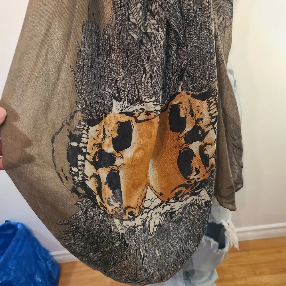 Lightweight SKULL Brown and Gray Scarf - Picture 5 of 6